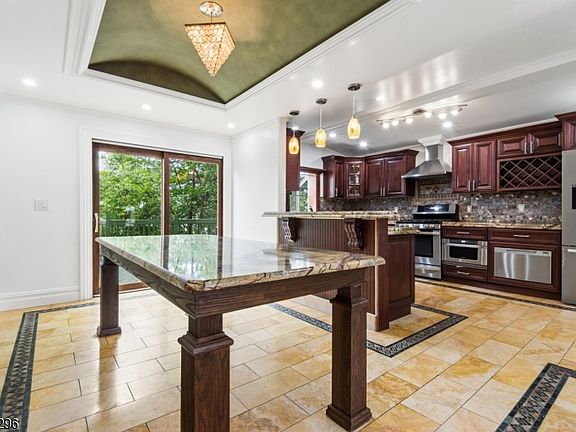 4th image of 83 Wessington Ave