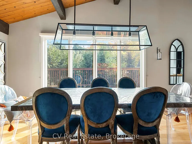 156 Chamonix Cres — Photo 12