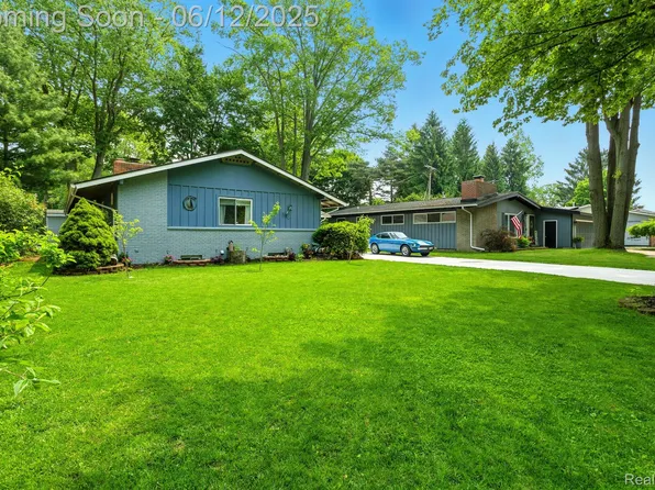 2840 Monticello Dr, Port Huron, MI 48060