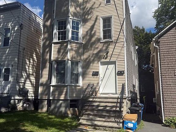 2nd image of 23 Bonheim St #2