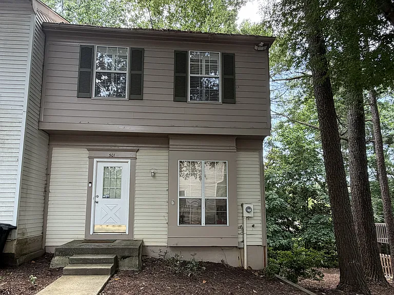 501 Wedgewood Way NE — Photo 2