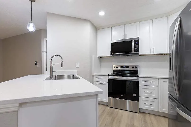 2 bed, 1054 sqft, $1,800 — Photo 3
