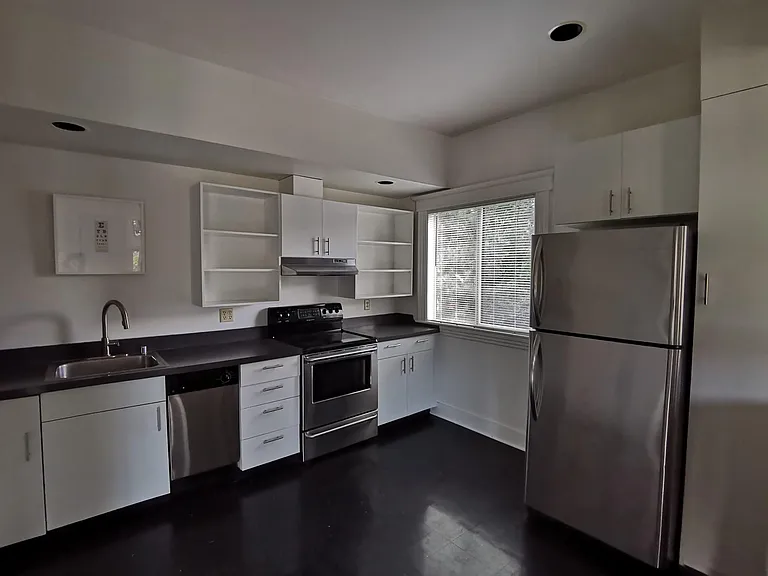 1122 E John St #A — Photo 2