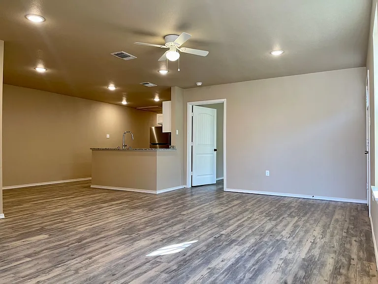 1017 Preston Trl #A — Photo 3
