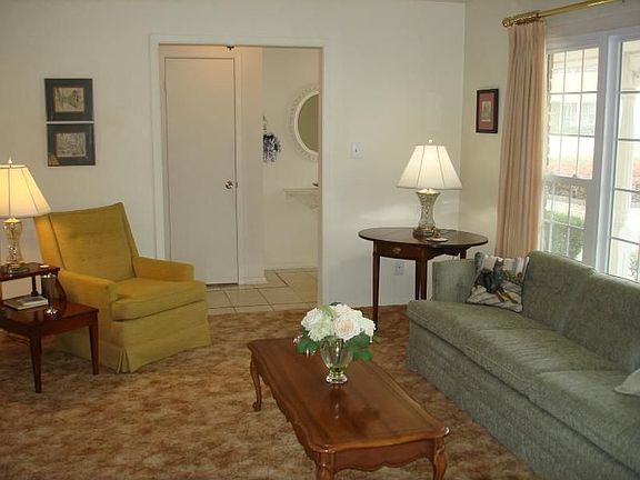 2nd image of 909 Lake Charles Ave