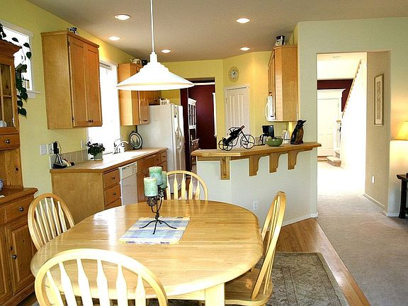 5th image of 3145 Maplewood Cir NE