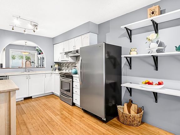 5th image of 9045 Walnut Grove Dr #11