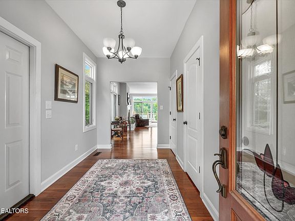 3rd image of 325 Pineberry Dr