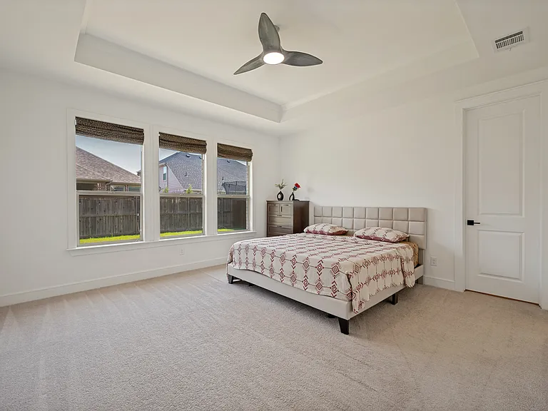 724 Danbury St — Photo 13