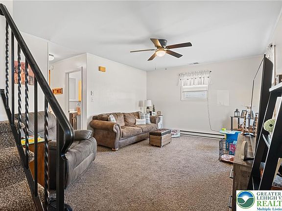 5th image of 451 Poplar St