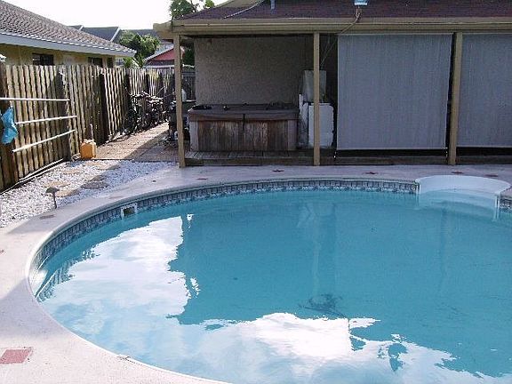 Pool/ Hot Tub 