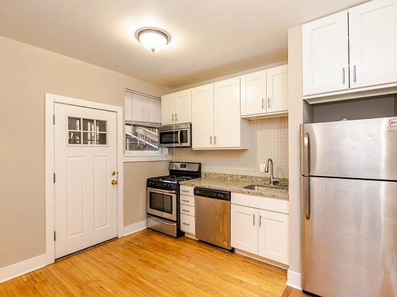 3rd image of 1335-37 W Touhy Ave #3N