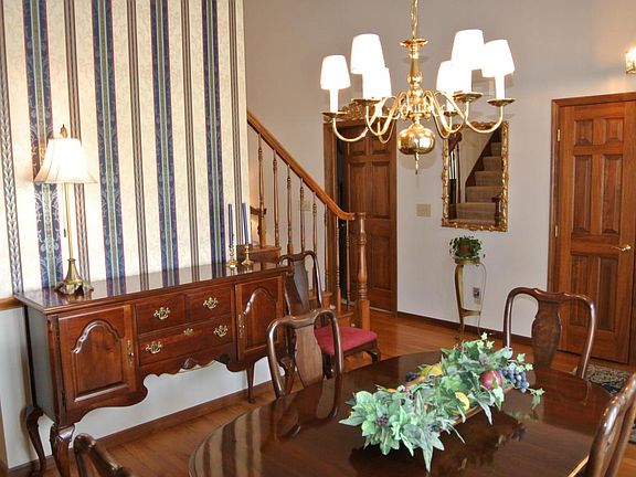 3rd image of 1583 Denbigh Dr