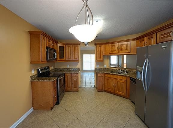 5th image of 2916 Laurie Ln