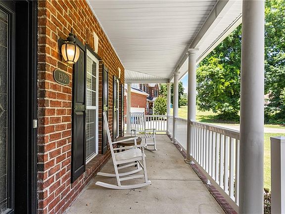 5th image of 1303 Harvard Ct