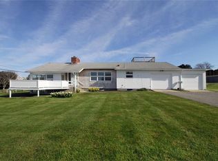 18 Chartier Cir, Newport, RI 02840