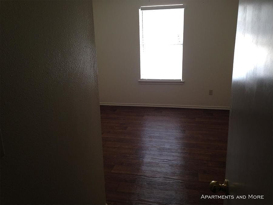 2nd image of 904 Sagewood Trl