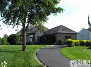 4260 Coastal Pkwy, White Lake, MI 48386