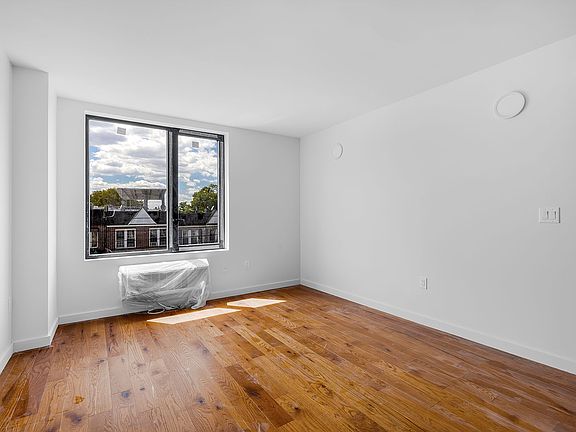 2nd image of 83-15 Parsons Blvd #4F