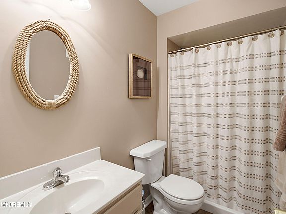 4th image of 808 4th Avenue