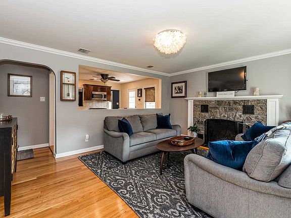 2nd image of 25 Edgar Ct