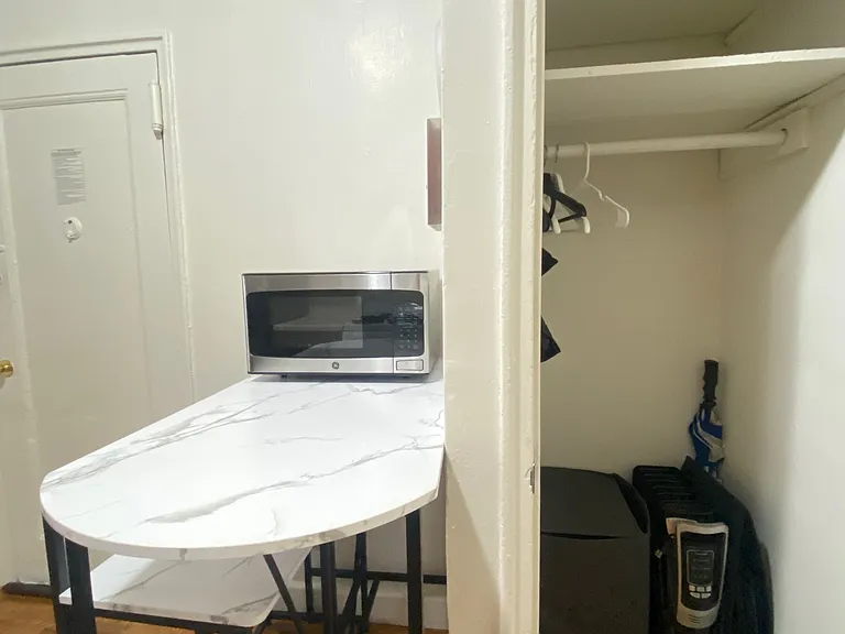 1553 York Ave #D — Photo 5