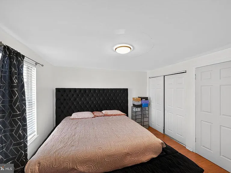 2523 Robinson Pl — Photo 15