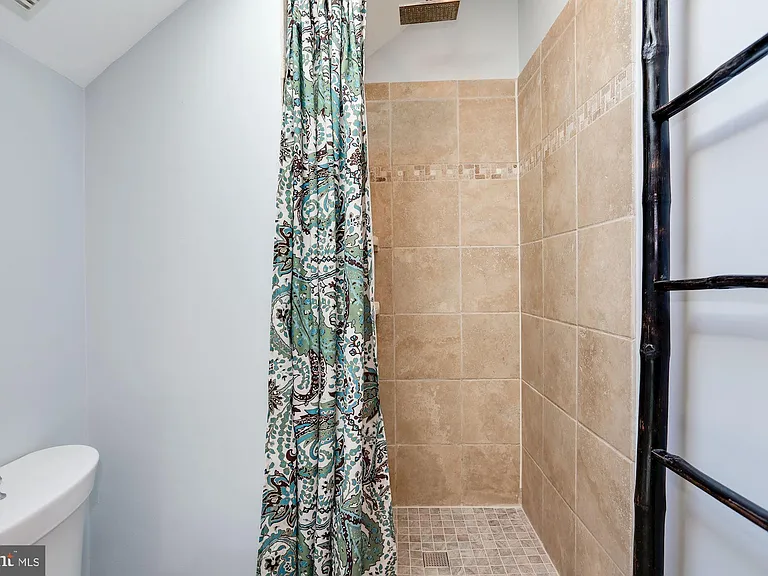 144 N Bedford St #B — Photo 26