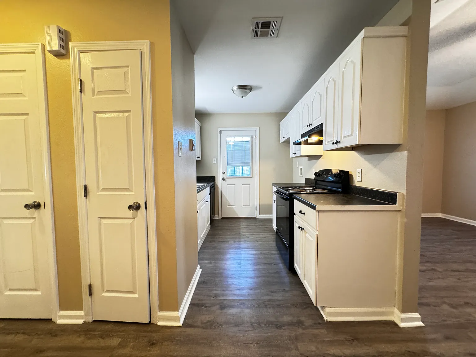 2 bed, 860 sqft, $1,150 — Photo 4