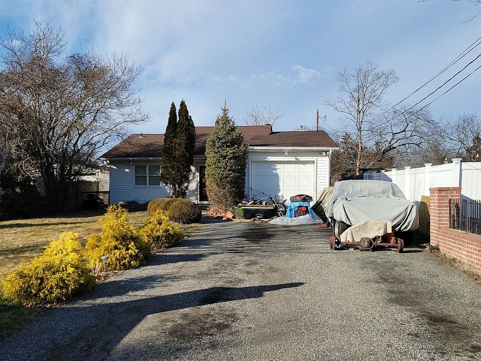 1st image of 105 Lombardy Dr