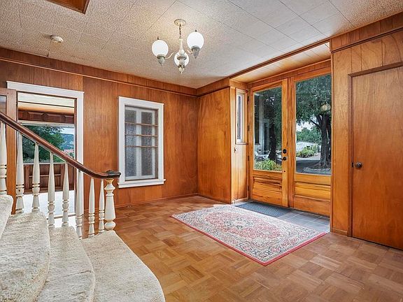 5th image of 450 Summerhill Ct