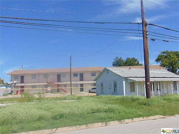 4th image of 810 W Avenue D