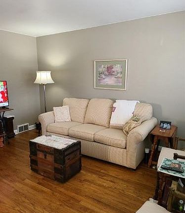 4th image of 4990 Weddell St