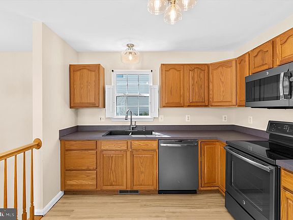 5th image of 3614 8th St