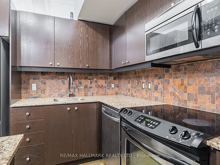 201 Carlaw Ave #L06 — Photo 7