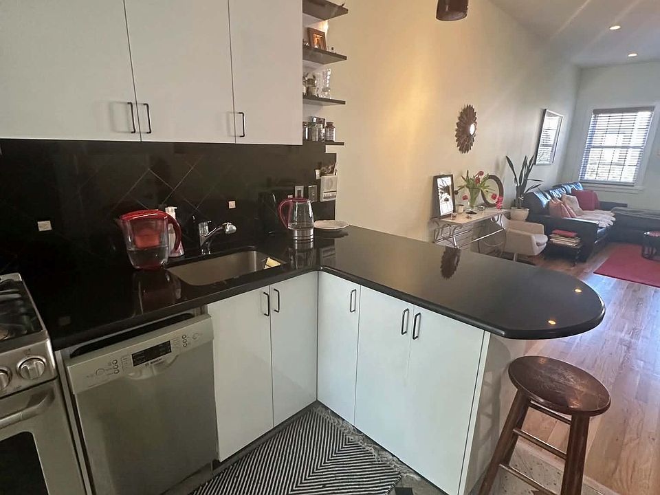 1st image of 659 Humboldt St Floor 2