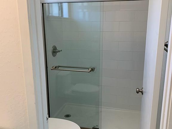 5th image of 585 Kelly St APT A