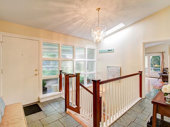 3rd image of 18431 Ballinger Way NE