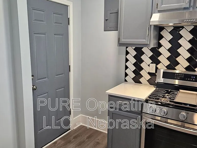 3901 Curtis Ave — Photo 6