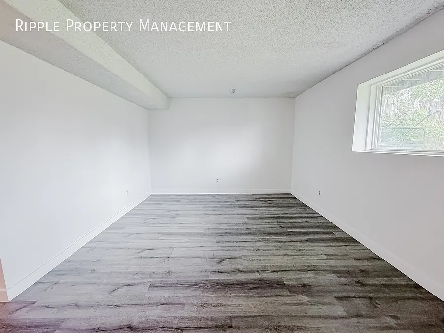 3 bed, 1.0 bath, $1,200 — Photo 4