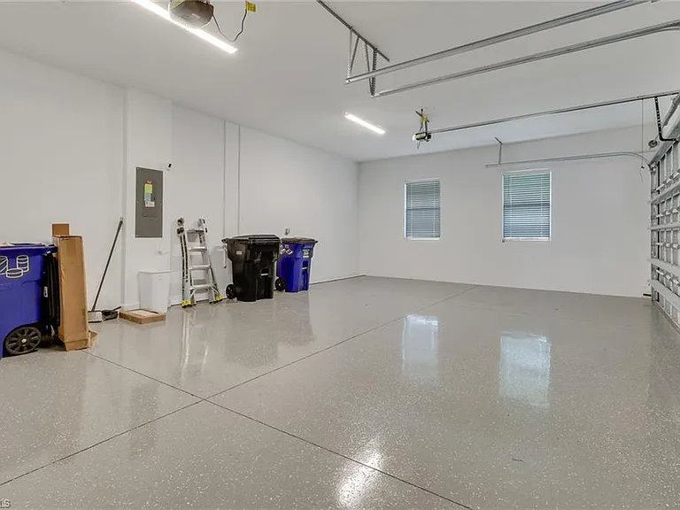 17302 Blue Sapphire Dr — Photo 33