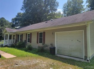 31 Moccasin Trl, Weems, VA 22576