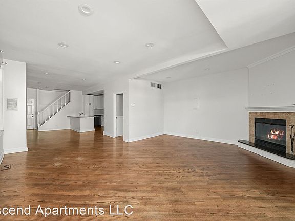 4th image of 2553 N Southport Ave #25532R