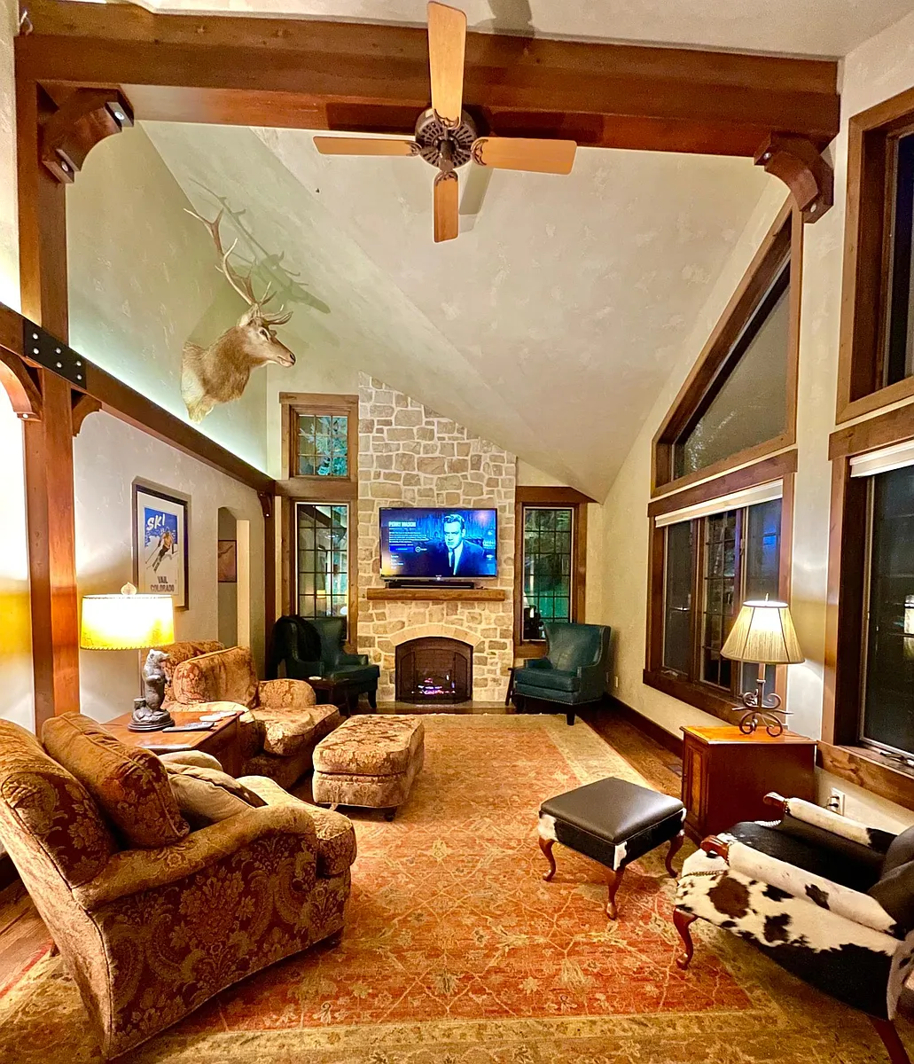 Living room - 73 Elk Ln