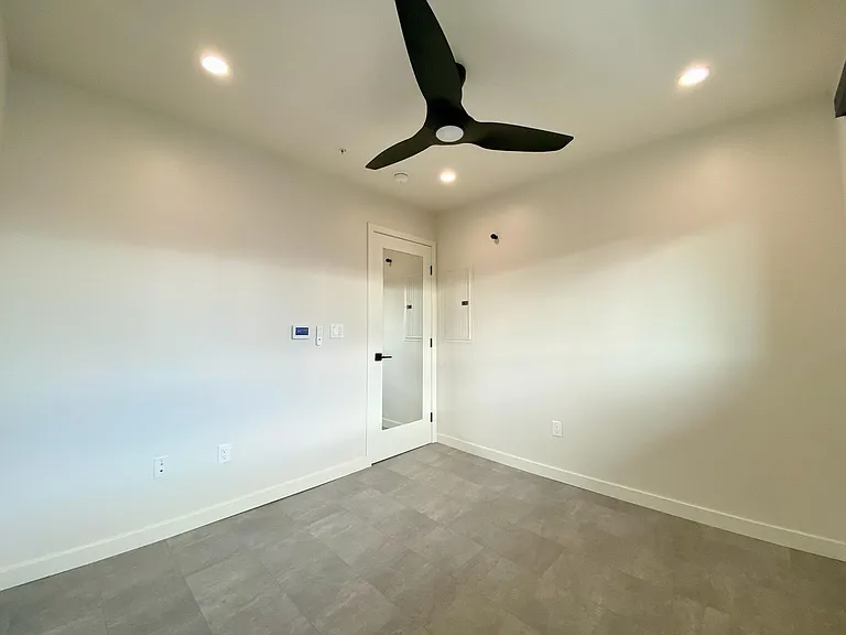 810 Devon Ct #810 — Photo 10