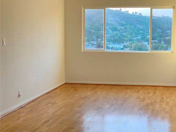 3rd image of 4053 Barrett Rd