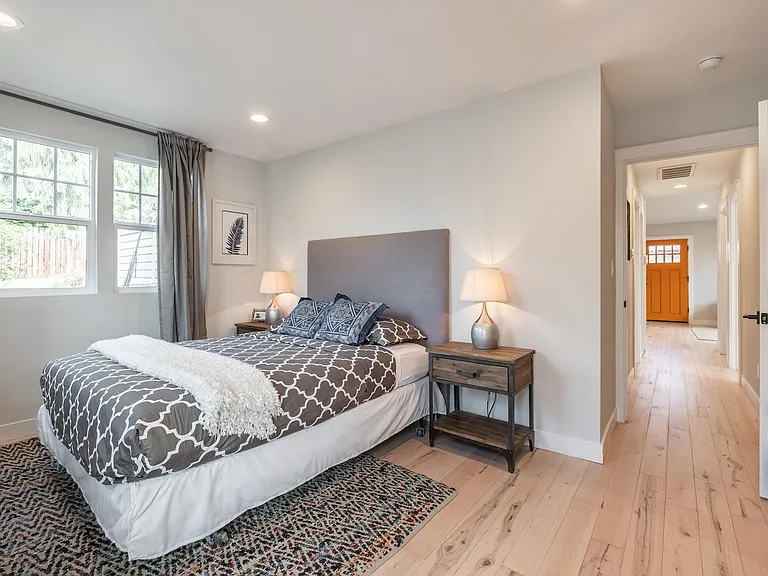 4039 Clayton Ave — Photo 18