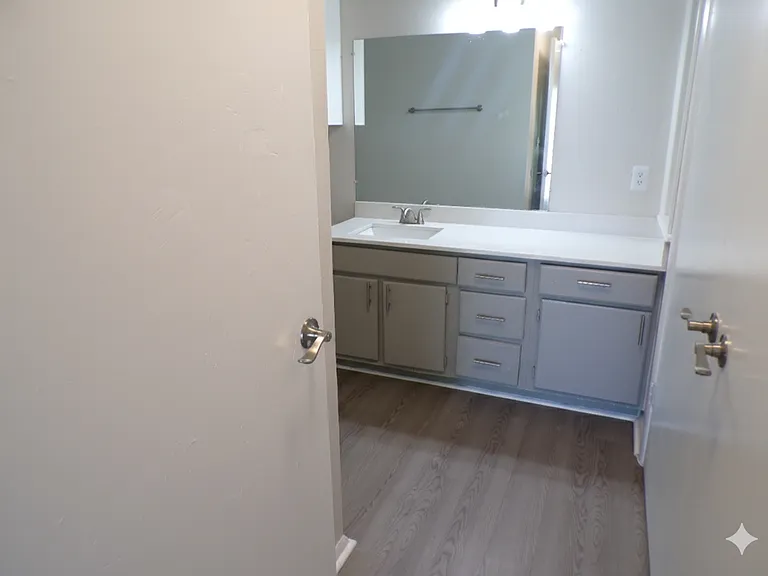 Regency Point Luxury Apartments — Photo 113