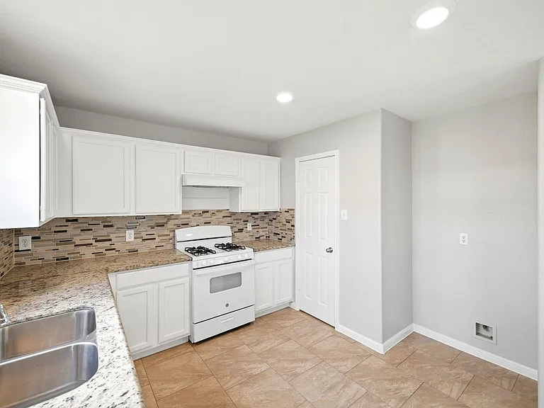 21331 Bella Mountain Dr — Photo 9