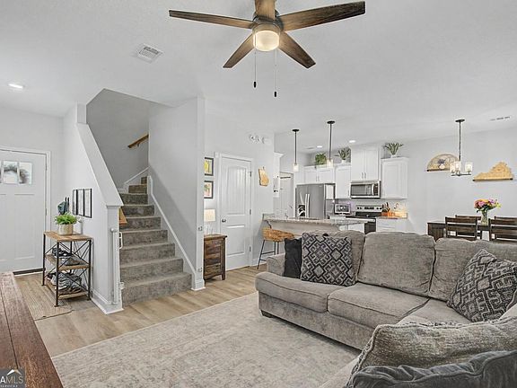 5th image of 798 Abode Ave
